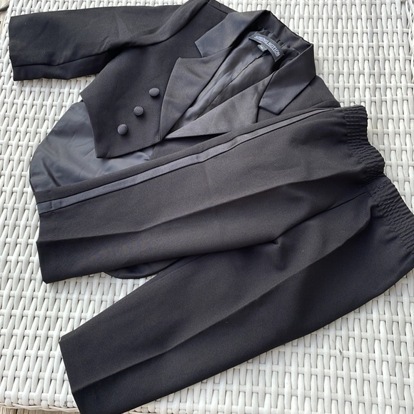 Boys Formal Tuxedo with Tail in Black Size XL - Picture 11 of 15